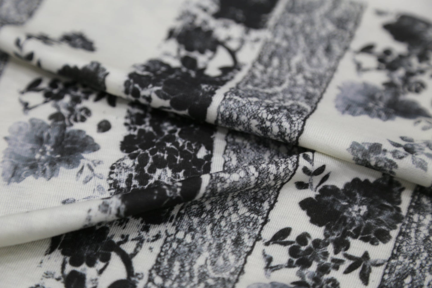 Cashmere blended knitted fabric 140gsm-single side retro art printing Joomme Fabric