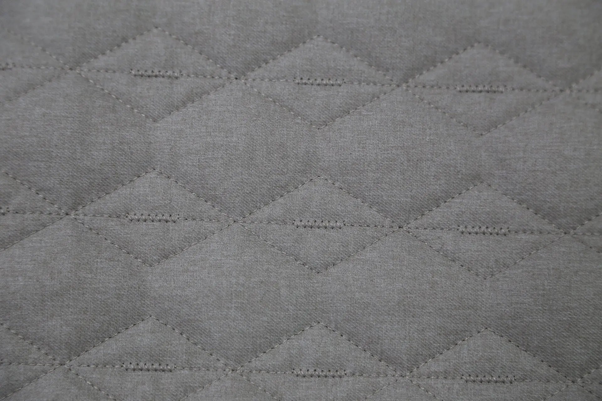 Charcoal Diamond Quilted Cotton Fabric - Industrial Texture Sample Textile for Luxury Loungewear & Minimalist Home Decor - OEKO-TEX 145cm Joomme Fabric